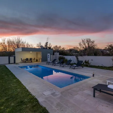 וילה Dunja מדולין