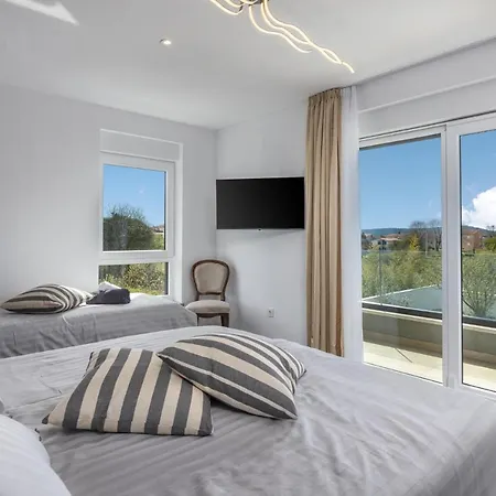 Dunja * מדולין