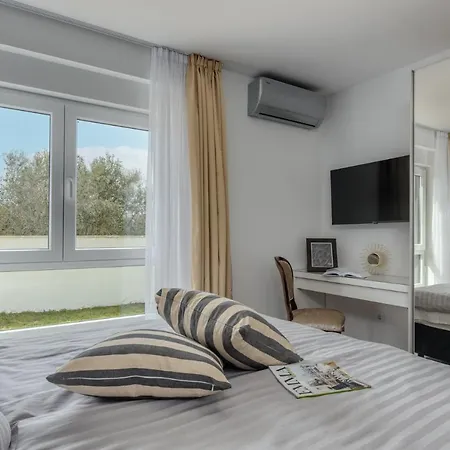 Dunja וילה מדולין