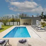 Dunja Villa *